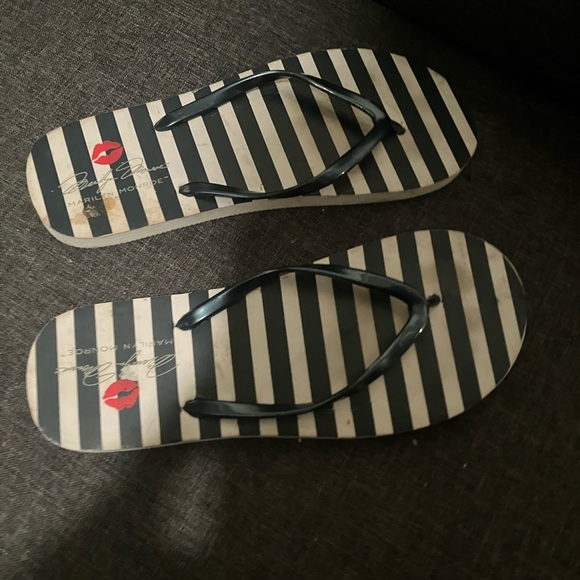 Marilyn Monroe signature series flip flop thong beach sandals ladies size 9.5 - Picture 9 of 9